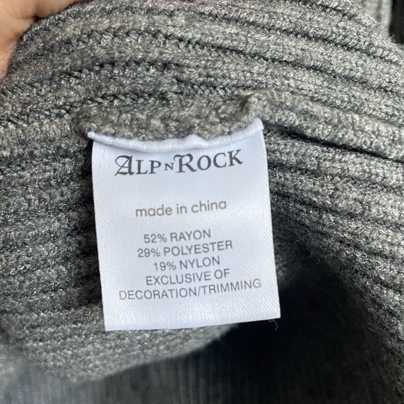 ALP N ROCK- chevron mock turtle neck in a size small - Picture 4 of 5